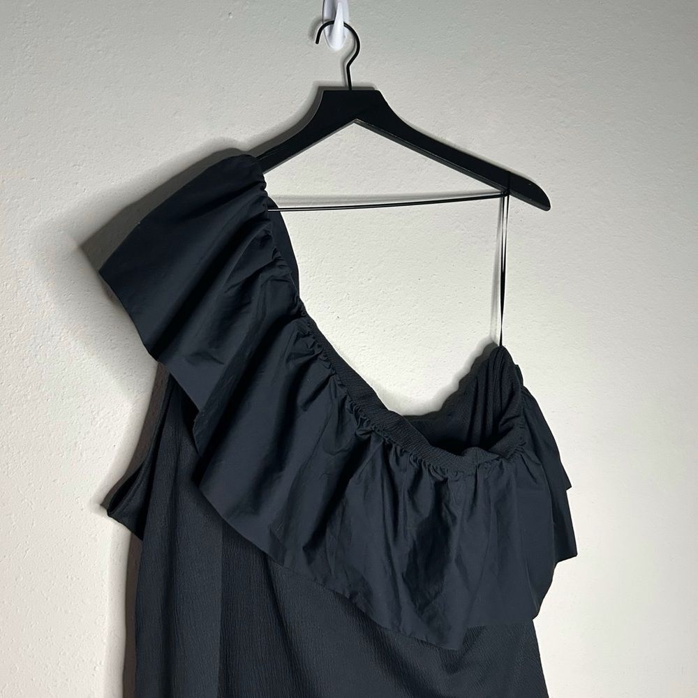 Who What Wear Plus Size Ruffle One Shoulder Top - Picture 6 of 13